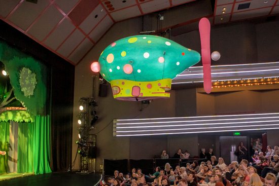 The Pinky Ponk flying over an amazed audience