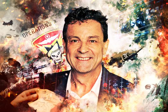 Damien Lewis surrounded by drawing-like depictions of war.